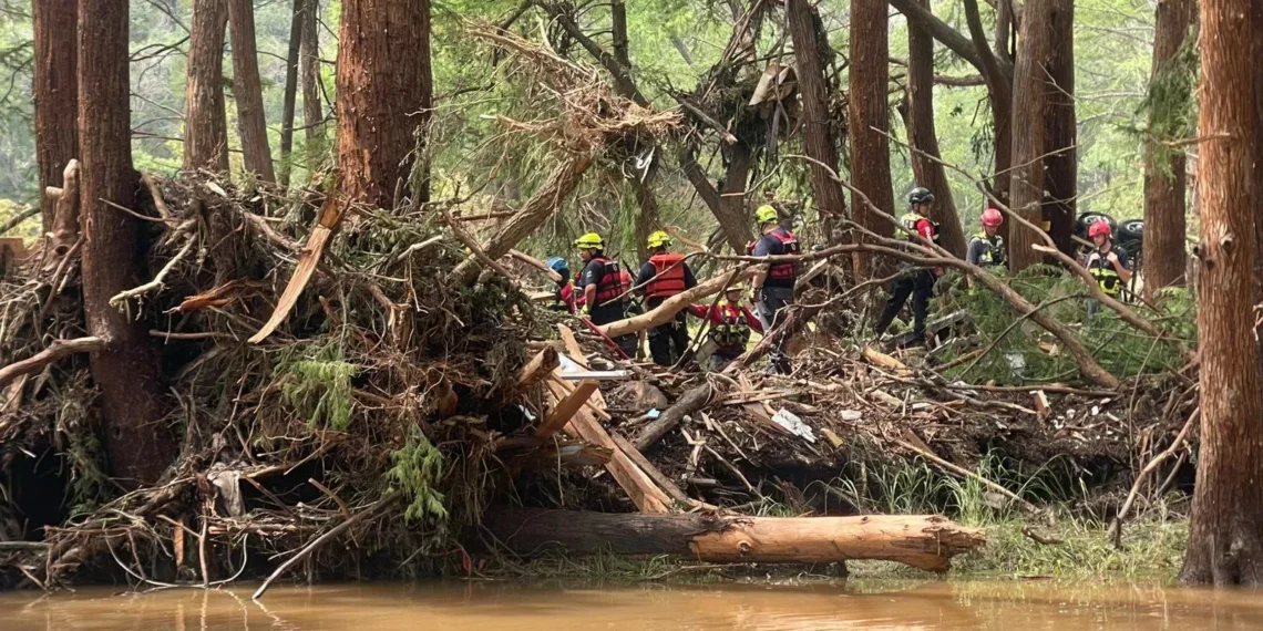 Acuña envía equipo de socorro acuático a participar en trabajos de socorro en Texas