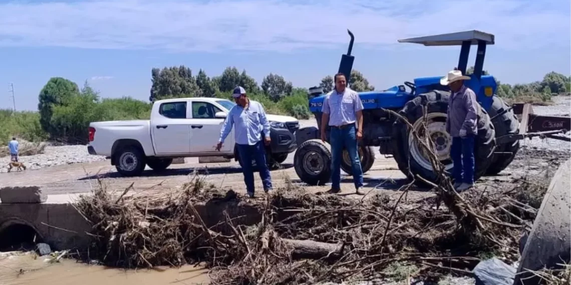 Habilitan accesos urbanos y ejidales en Ramos Arizpe dañados por lluvias