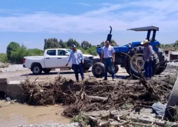 Habilitan accesos urbanos y ejidales en Ramos Arizpe dañados por lluvias