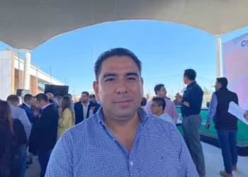 Imparten cursos de inglés a meseros en Saltillo para mejorar servicio