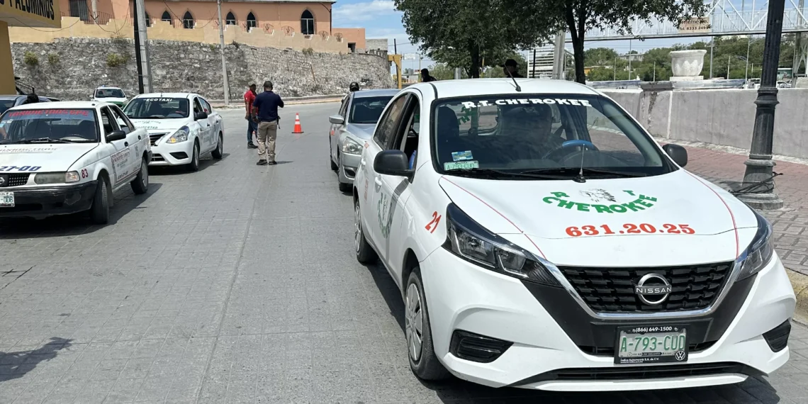 Autoridades mantienen operativos contra taxis y plataformas en el Estado