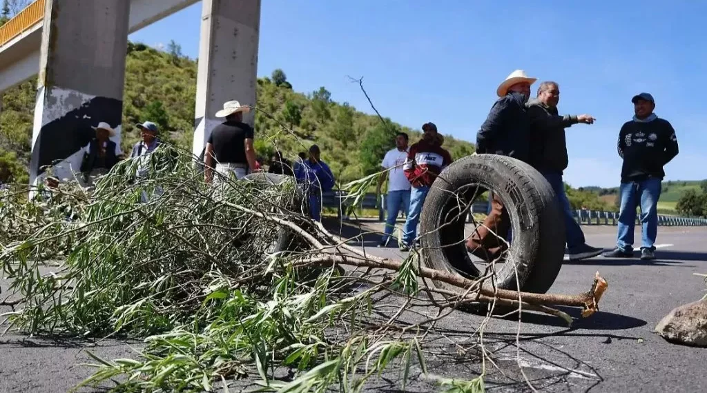 Ejidatarios de Tenango del Valle exigen obras prometidas desde hace 38 años