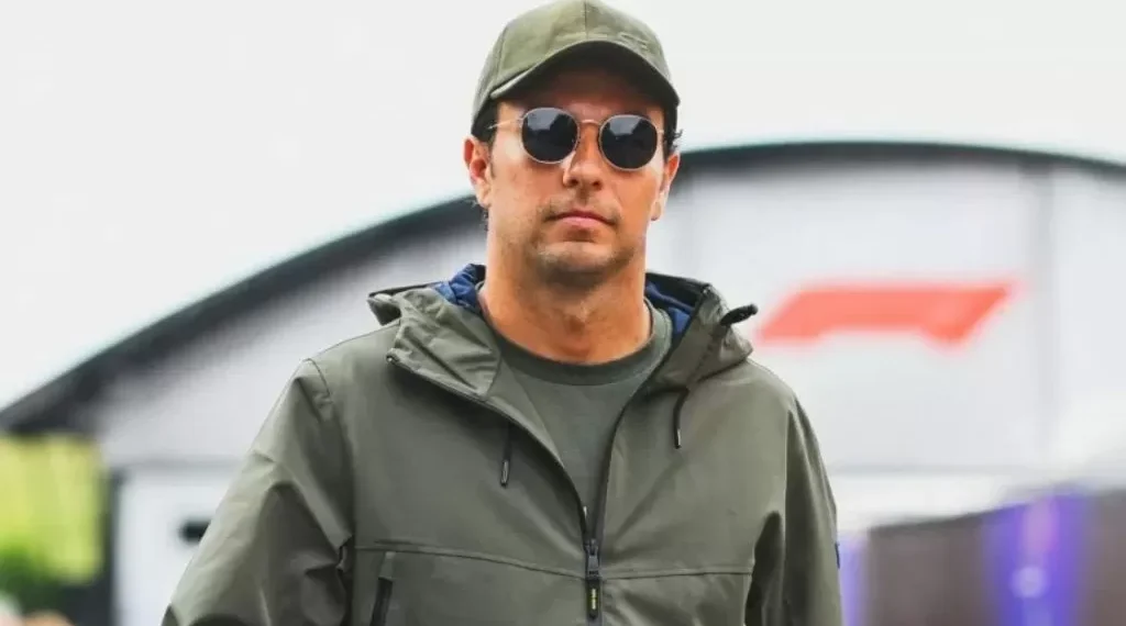 ¡Checo firmó con Cadillac!