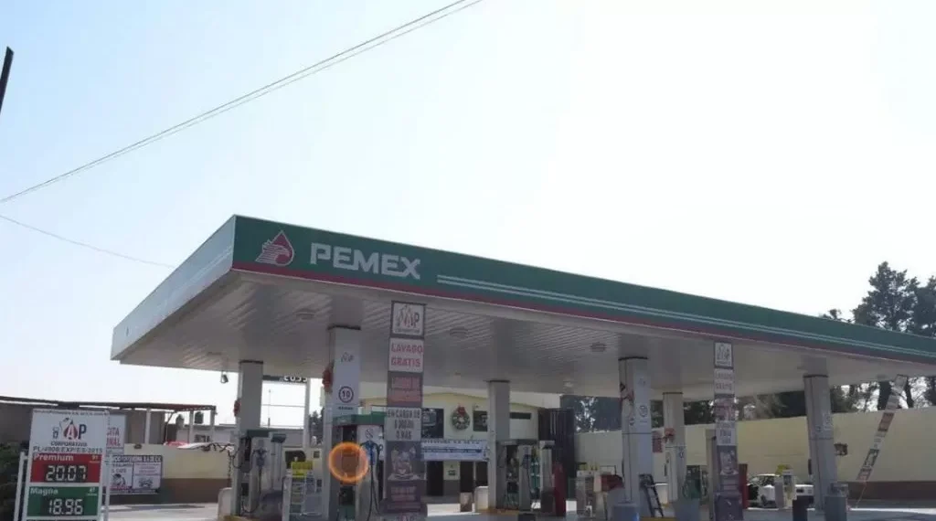 Crisis de gasolina se extiende a 10 estados: estaciones cerradas y largas filas