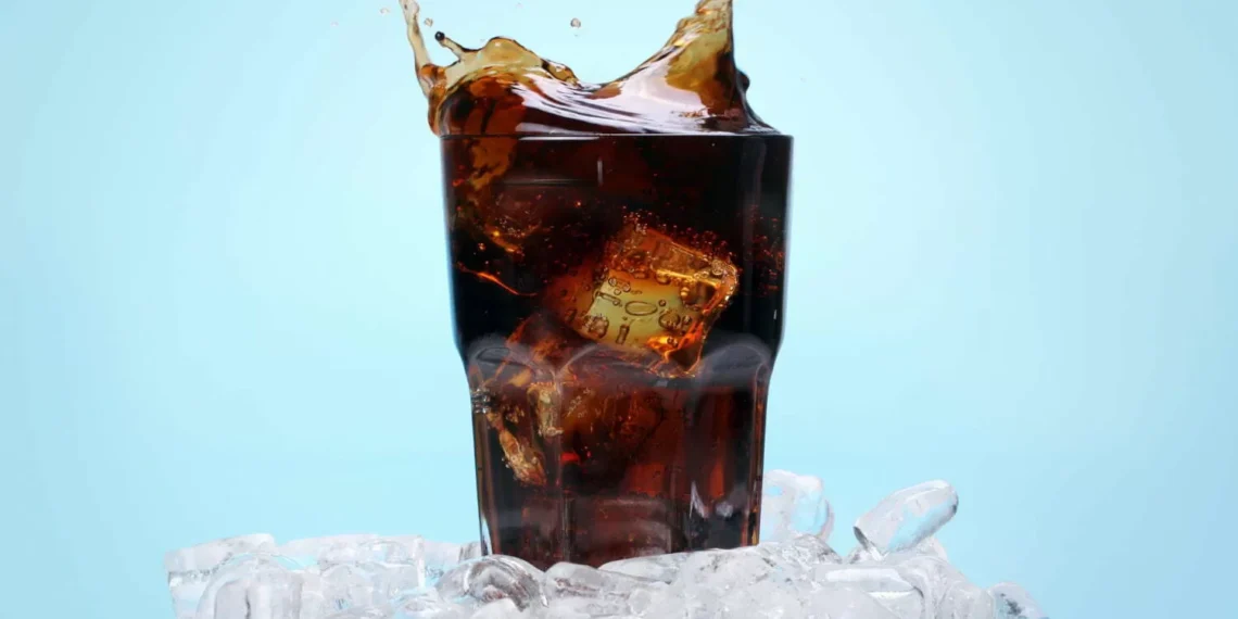 Cosas que no sabías que puedes limpiar con Coca-Cola