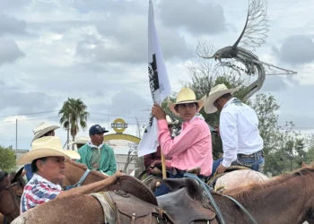 Multitudinaria cabalgata recorre Sendero de Hidalgo en Monclova