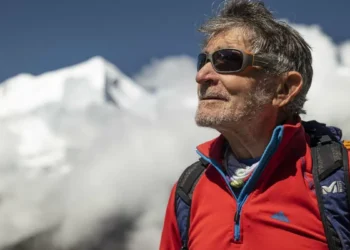 Carlos Soria, de 86 años, bate el récord mundial de veteranía al enaltecer la cima del Manaslu