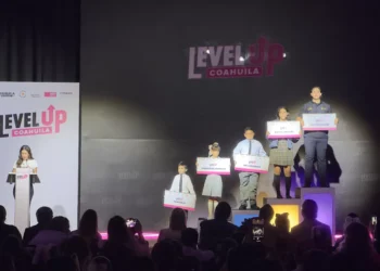 Presenta Manolo Jiménez desde Monclova programa de educación Level Up