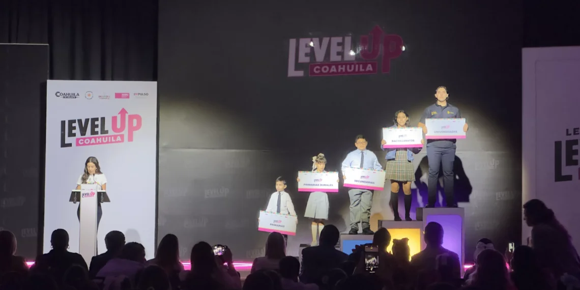 Presenta Manolo Jiménez desde Monclova programa de educación Level Up