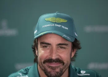 Fernando Alonso da pistas sobre su futuro: “Es más posible que lo deje si tengo un auto competitivo en el 2026”