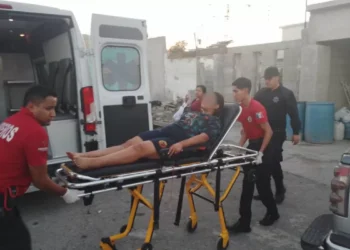 Bomberos atienden parto urgente y trasladan a cañada y bebé sanos al hospital