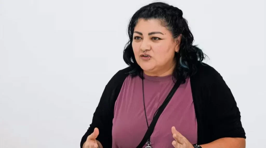 Contrata Semujeres a asesores sin estudios