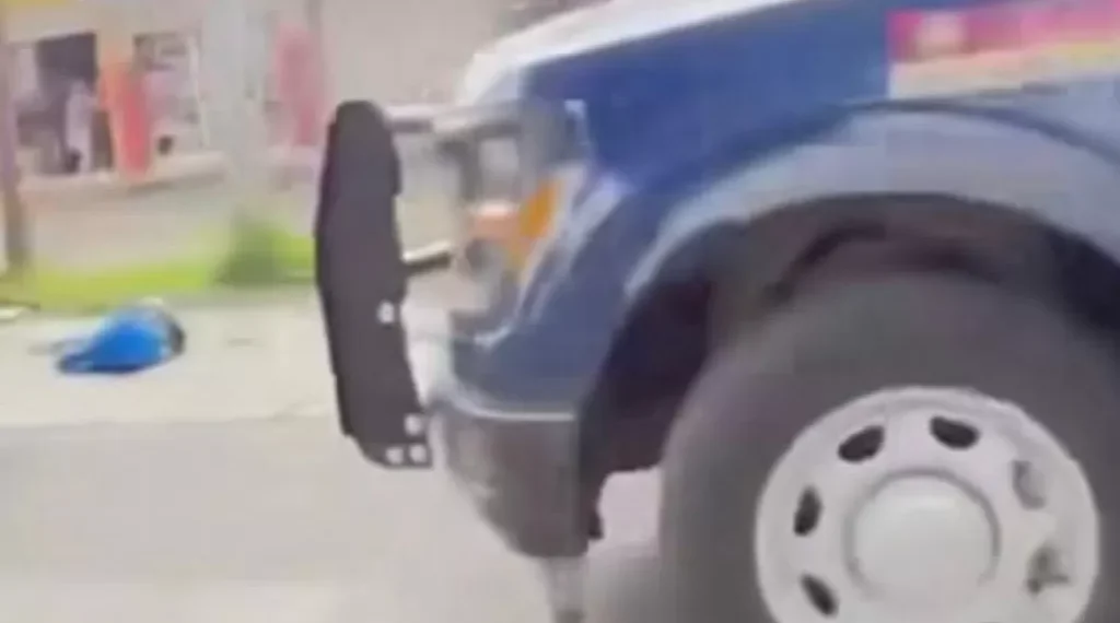 Embiste camión de pasajeros a varón