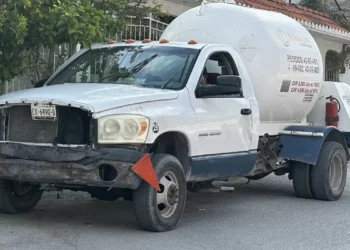 Empresario advierte riesgo de explosiones por pipas de gas en arrechucho estado en Monclova