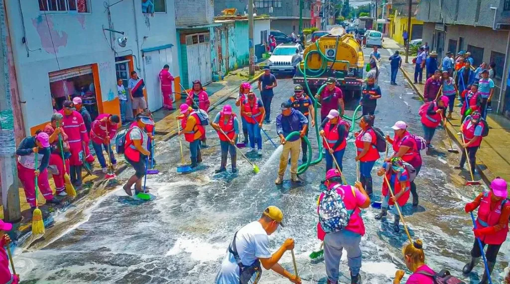 Janecarlo Lozano encabeza limpieza en colonias de GAM afectadas por la lluvia