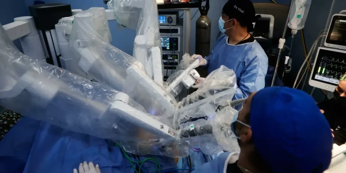 Cirugía robótica llega a Coahuila: ISSSTE realiza con éxito las primeras operaciones con autómata Da Vinci