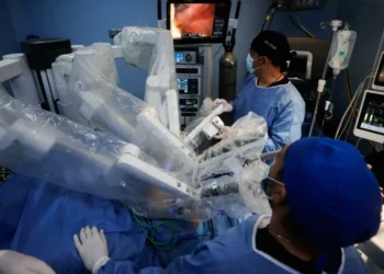 Cirugía robótica llega a Coahuila: ISSSTE realiza con éxito las primeras operaciones con autómata Da Vinci