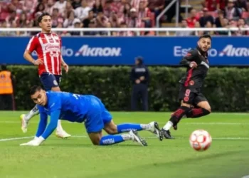 Alexis Vega lidera goleada de Toluca y hunde más a Chivas