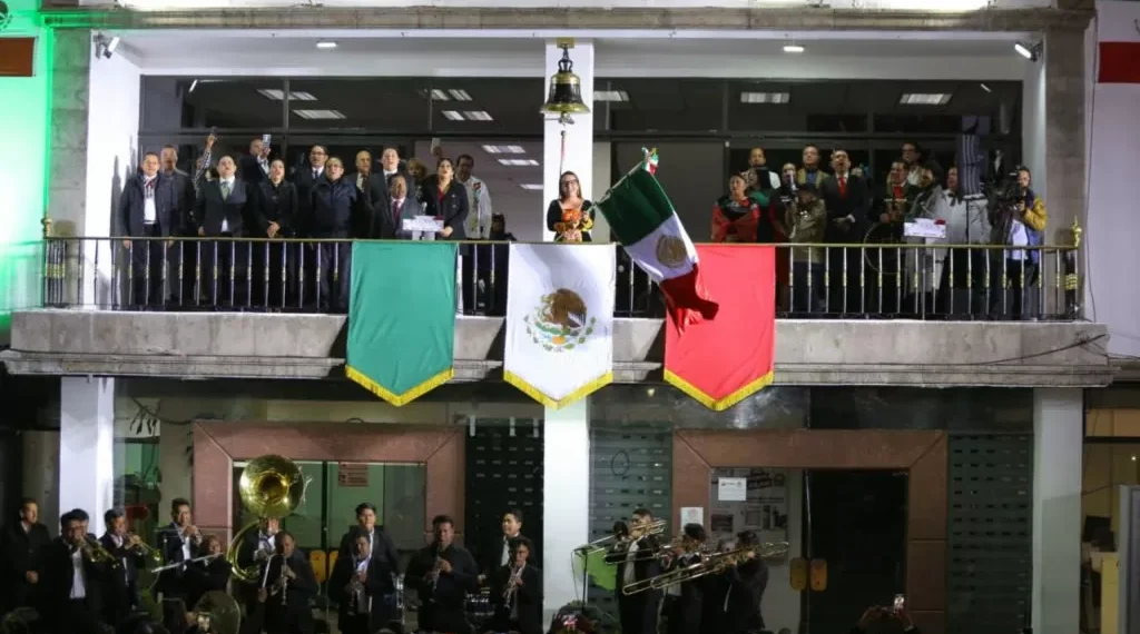 Por primera vez en la historia de Ecatepec una dama da el Grito de Independencia 