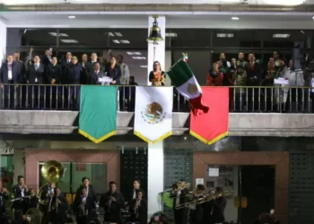 Por primera vez en la historia de Ecatepec una dama da el Grito de Independencia 