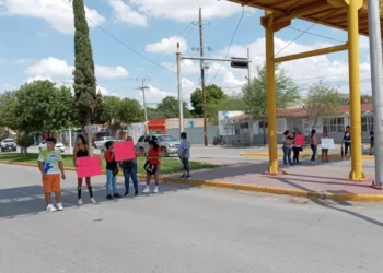 Bloquean carrera Miguel Alemán por conflicto en primaria ‘Justo Sierra’ de Lerdo