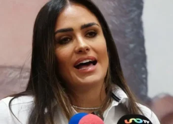 Exhiben a políticos por ejercer censura