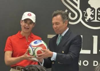 Lorena Ochoa, le hacen homenaje: Distinguida como embajadora de GDL. en el ecuménico