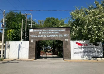 Toman dirección del IESEN de Lerdo para agobiar asignación de horas de maestro fallecido