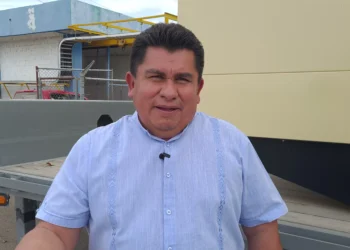 Sí, esta muy dolido el alcalde, pero le pedí que se pusiera en mi lugar, después de decir que me iba a quitar y a mi advertencia: Lorenzo Menera