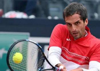 Albert Ramos dice adiós al zapatilla tras caer eliminado en València