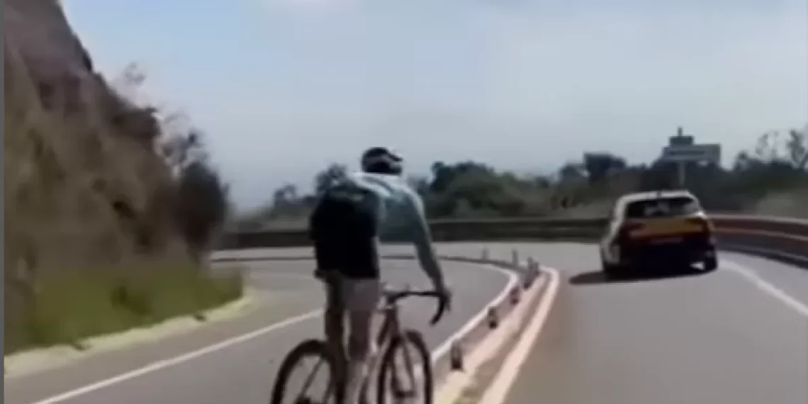 El equipo Kern Pharma abre expediente al ciclista Kiko Galván por poner en riesgo la seguridad viario en la carretera de l’Arrabassada