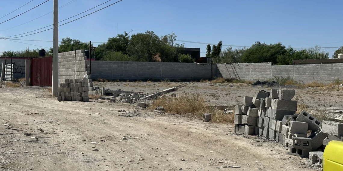 Denuncian violación de amparo en terreno en disputa