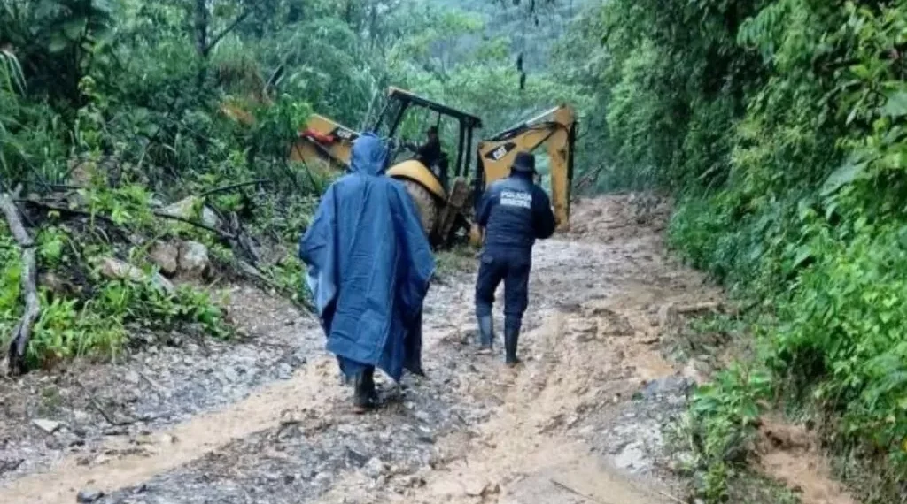 Dejan lluvias decesos y fuertes afectaciones