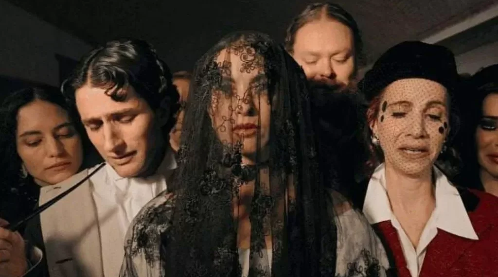 Llega a cines “Una semblanza de amor y guerra”; sátira que reinventa personajes históricos