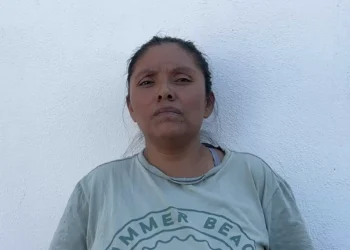 Mujer acusa a la AIC de estancar a su esposo sin orden de aprehensión