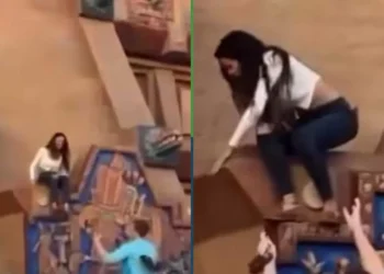 ¡Viva México! Paisana es expulsada de Disney por treparse a pincho atracción prohibida