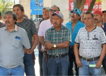 Obreros piden investigar salarios en AHMSA