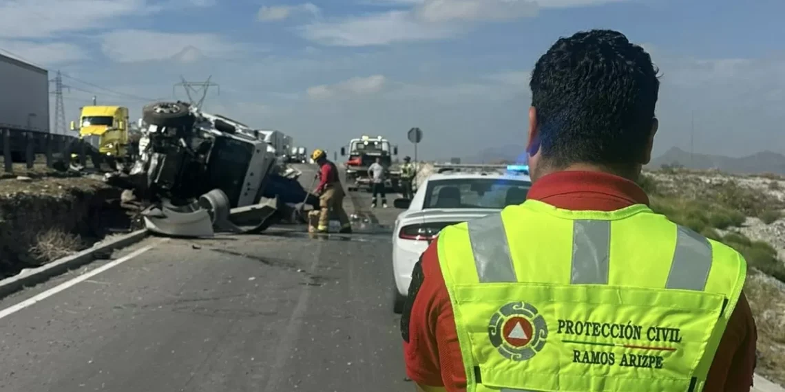 Vuelca grúa en la siete Saltillo – Monterrey en el tramo de Ramos Arizpe