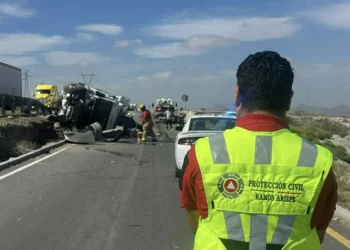 Vuelca grúa en la siete Saltillo – Monterrey en el tramo de Ramos Arizpe