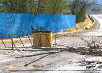 Reinstalan obreros disidentes bloqueo en accesos de AHMSA