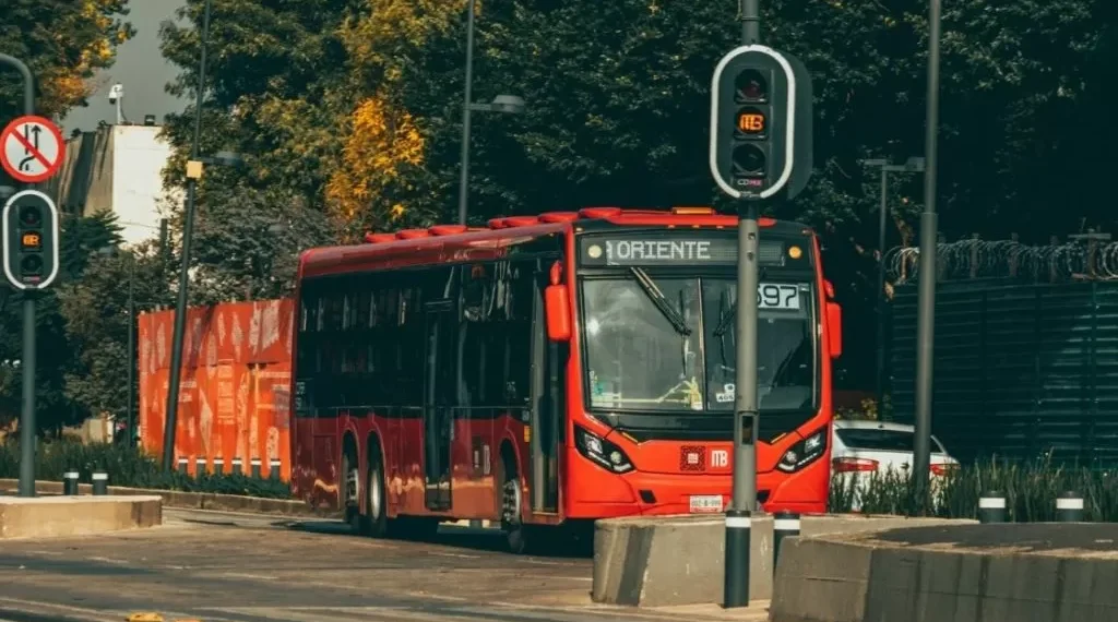 acrecentamiento en un 40% las incidencias, no respetan el semáforo los conductores del MB