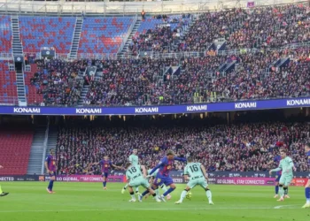 Las multas de fatiga por las obras del Camp Nou encienden a la oposición a Laporta