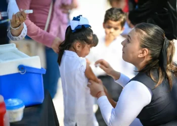 Avanza campaña invernal de vacunación en Coahuila