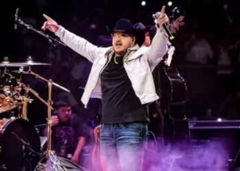 Grupo Frontera prepara su “triste pero bien c*brón Tour 2026”