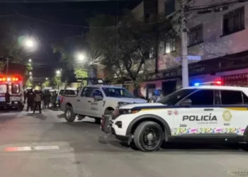 Se lanza hombre desde tercer piso