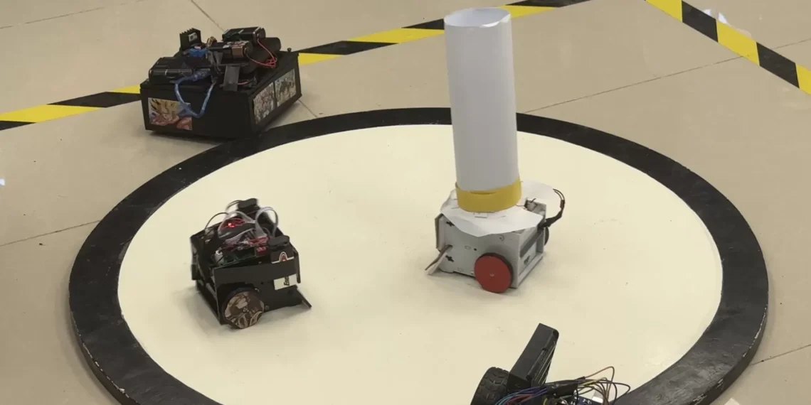 Alumnos de la UTRCC demuestran inteligencia e innovación en torneo de mini Sumobots