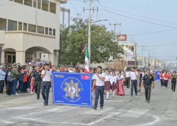 Más de 4,000 monclovenses participan en el comparsa de la Revolución Mexicana
