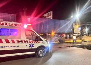 Trilero se impacta contra puente vehicular en Ramos Arizpe