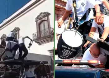 ¿Y cómo estuvo el carnavalada? Policías en Zacatecas se caen en pleno carro alegórico