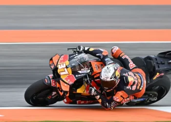 Pedro Acosta lidera los ensayos de Cheste en examen de su primer triunfo